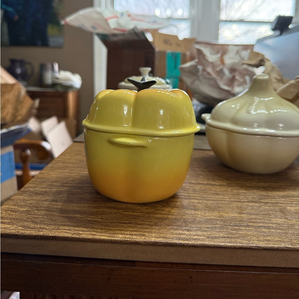 Le Creuset Yellow Pepper mini cocotte. Like new